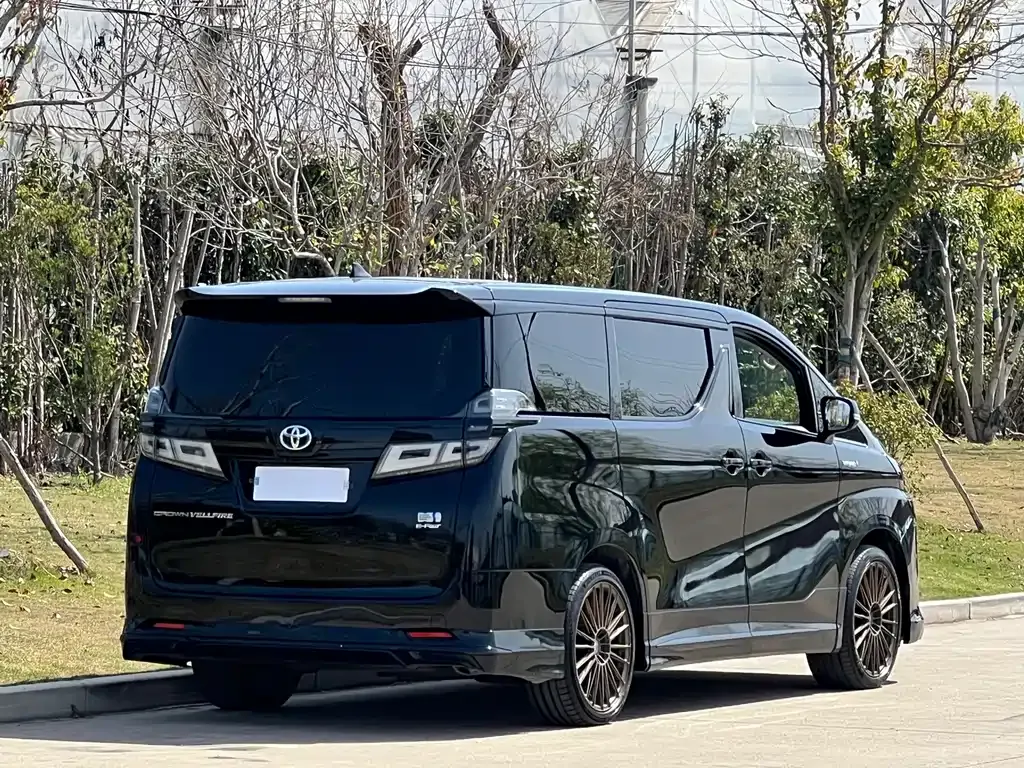 Toyota Vellfire — фото 9