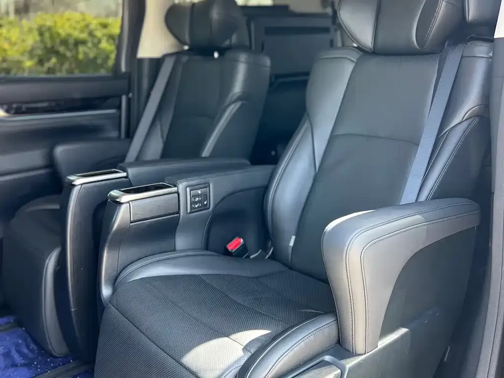Toyota Vellfire — фото 3