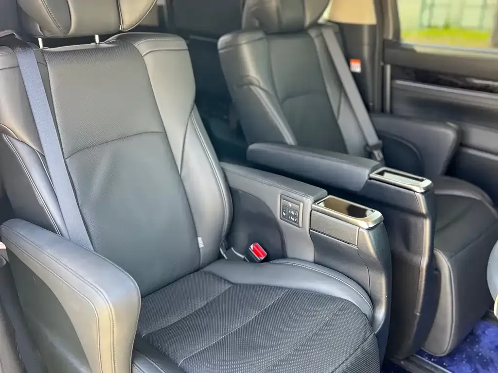 Toyota Vellfire — фото 6