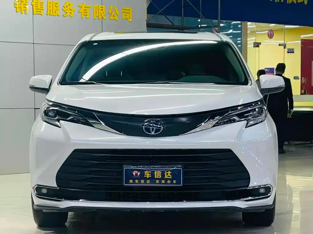 Toyota Sienna 2023 из CN, фото 3