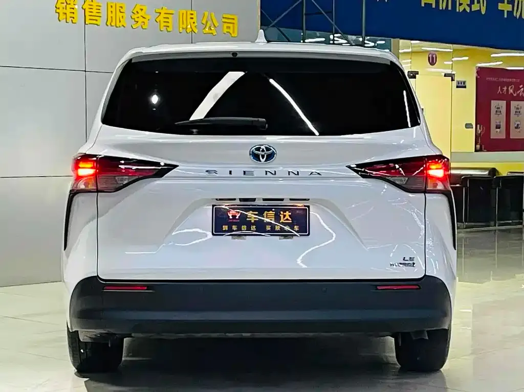 Toyota Sienna 2023 из CN, фото 2