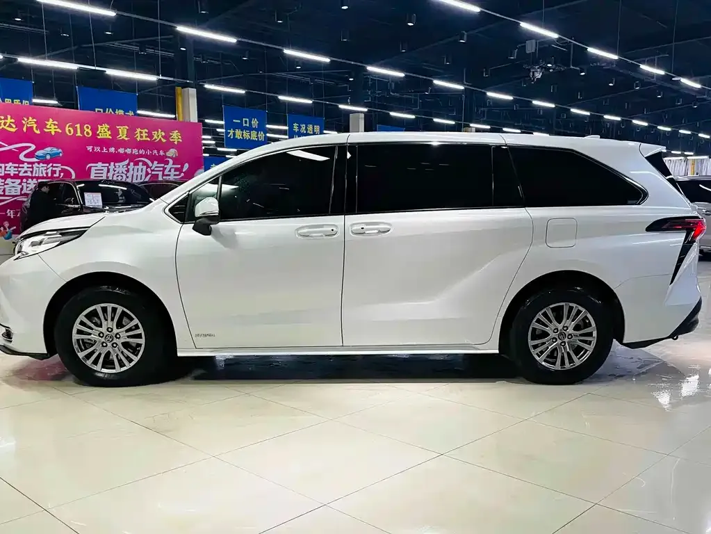 Toyota Sienna 2023 из CN, фото 7