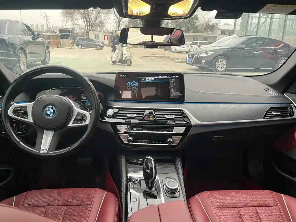 BMW 5 Series New Energy — фото 9