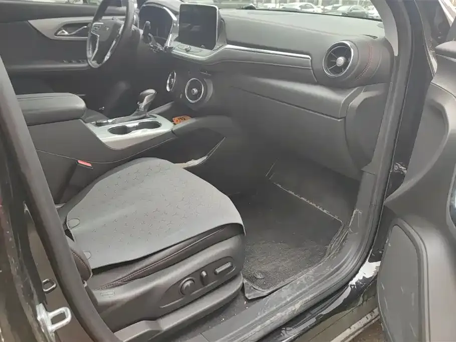 Chevrolet Blazer 2023 из CN, фото 3