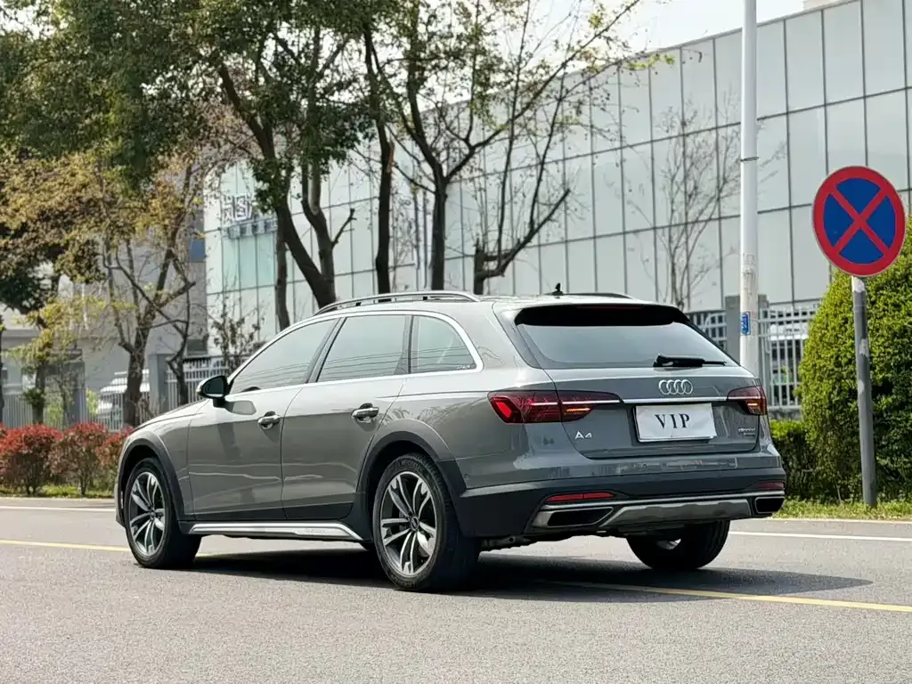 Audi A4 (Import) — фото 7