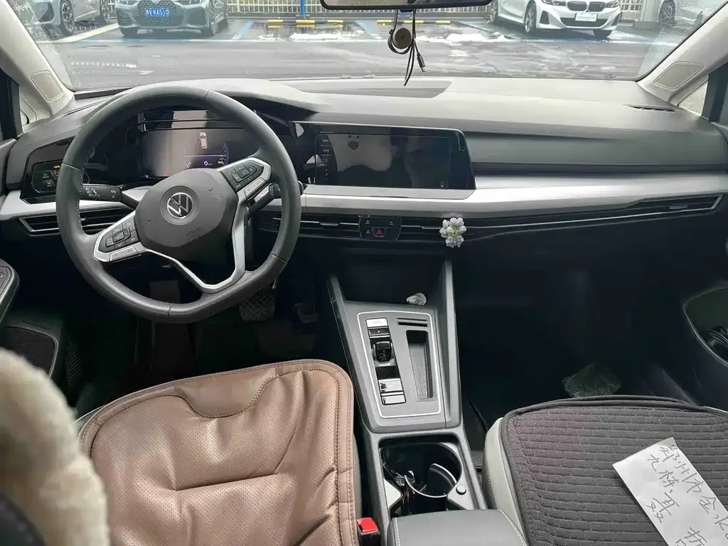 Volkswagen Golf 2023 из CN, фото 3