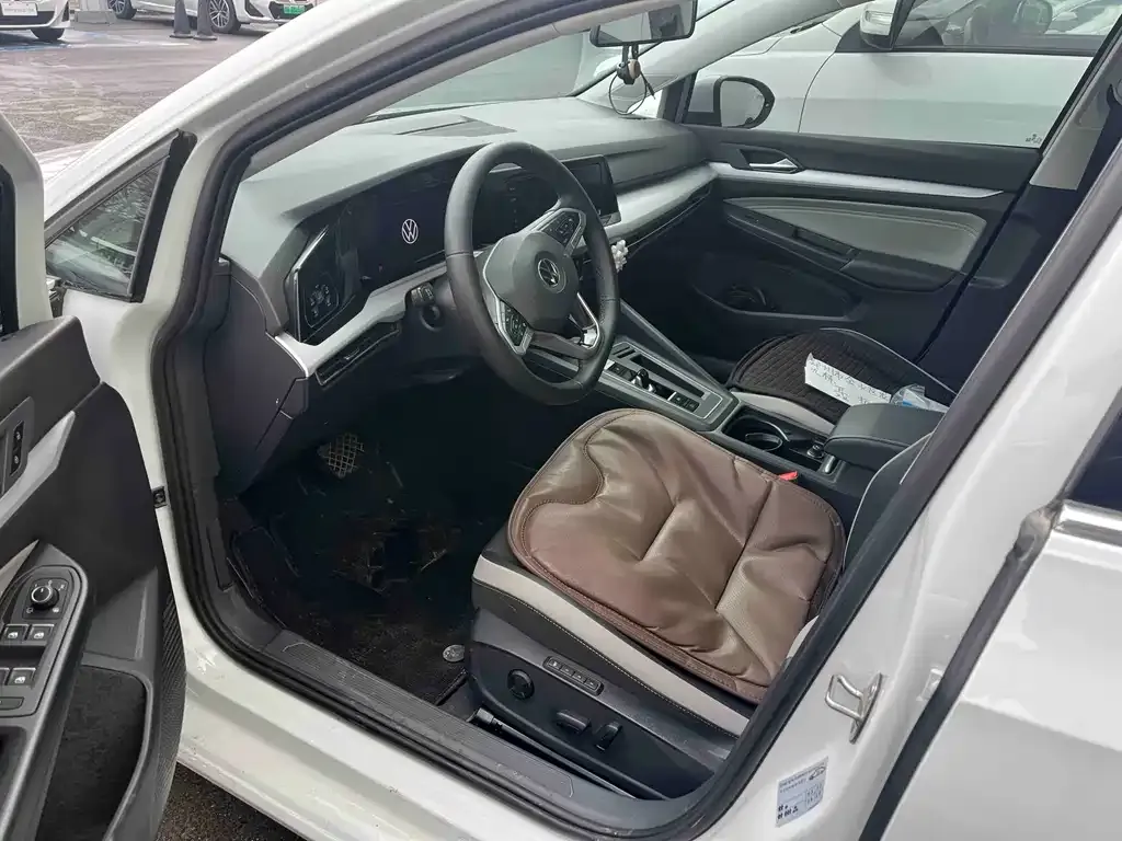 Volkswagen Golf 2023 из CN, фото 4