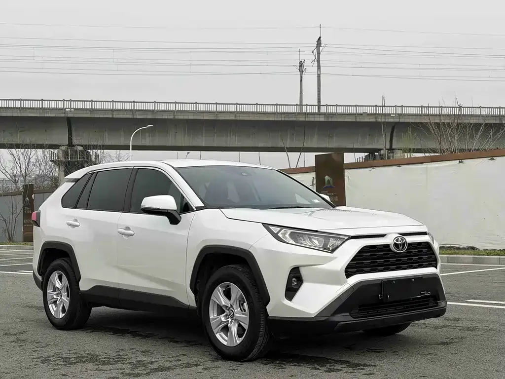 Toyota RAV4 2024 из CN, фото 1
