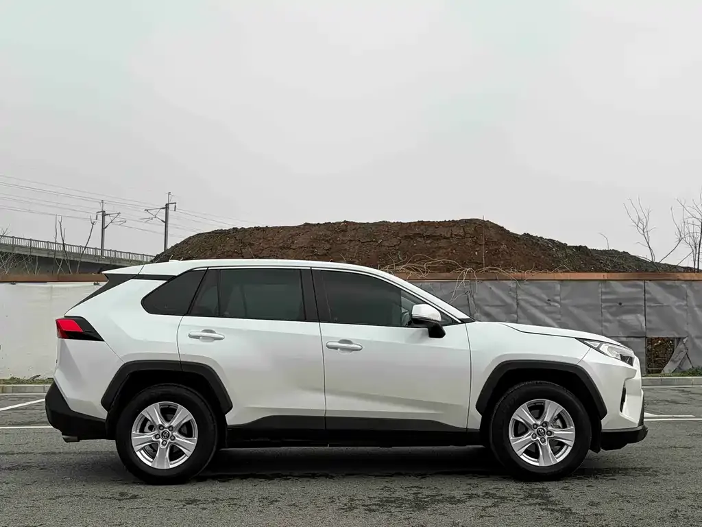 Toyota RAV4 2024 из CN, фото 3