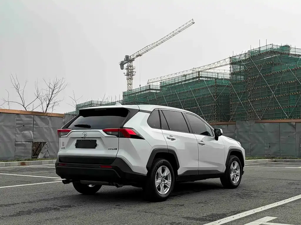 Toyota RAV4 2024 из CN, фото 10