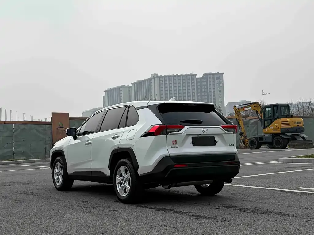 Toyota RAV4 2024 из CN, фото 5