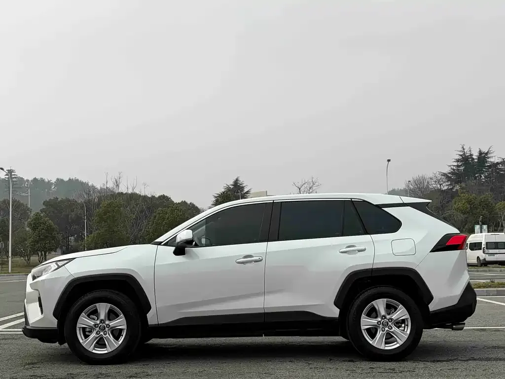 Toyota RAV4 2024 из CN, фото 6