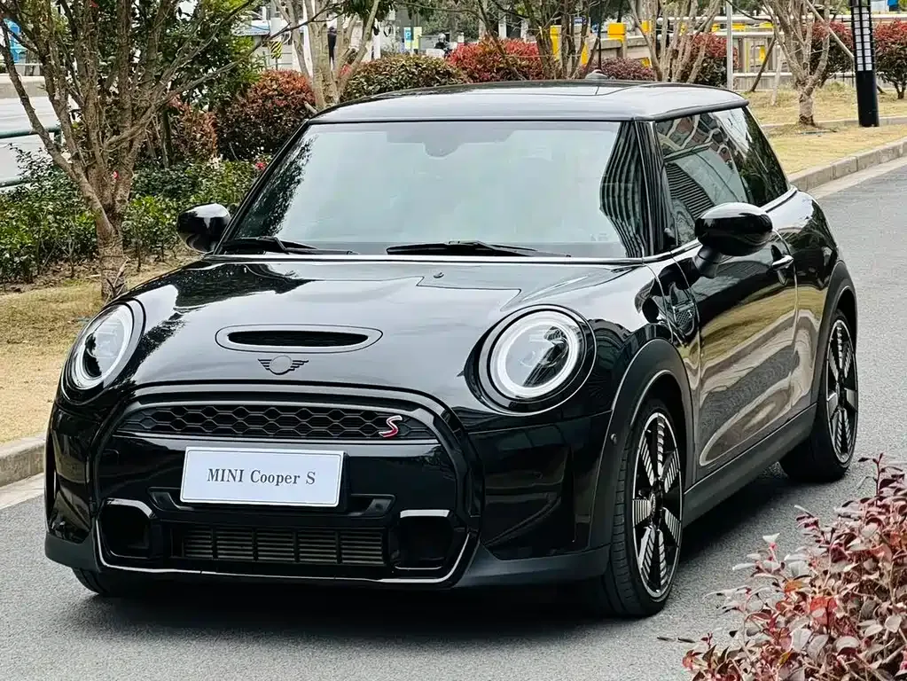 MINI Cooper (3-door) — фото 1
