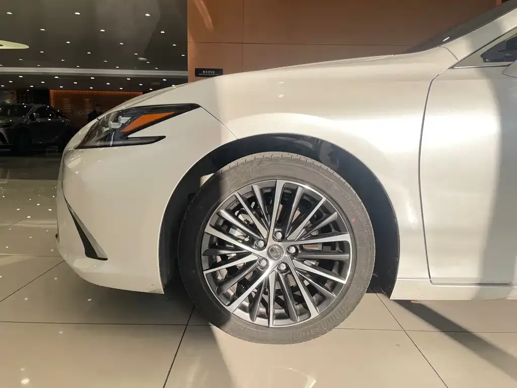Lexus ES 2024 из CN, фото 8