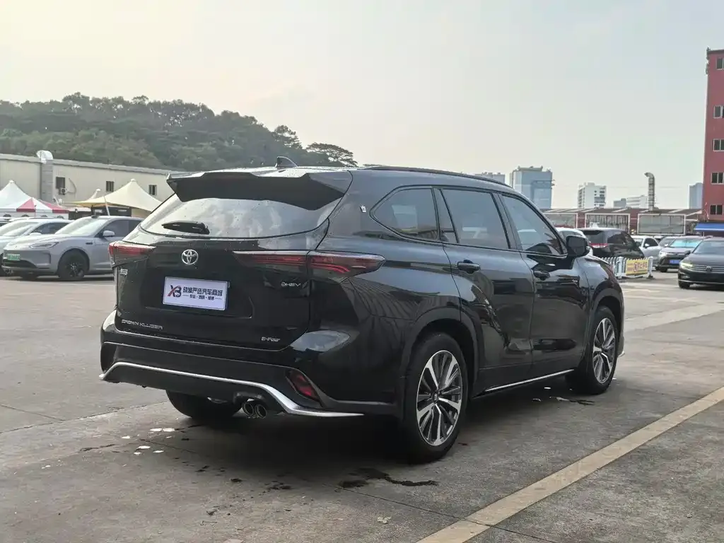 Toyota Crown Kluger 2025 из CN, фото 7