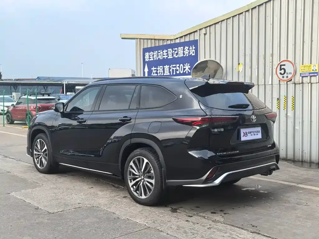 Toyota Crown Kluger 2025 из CN, фото 9