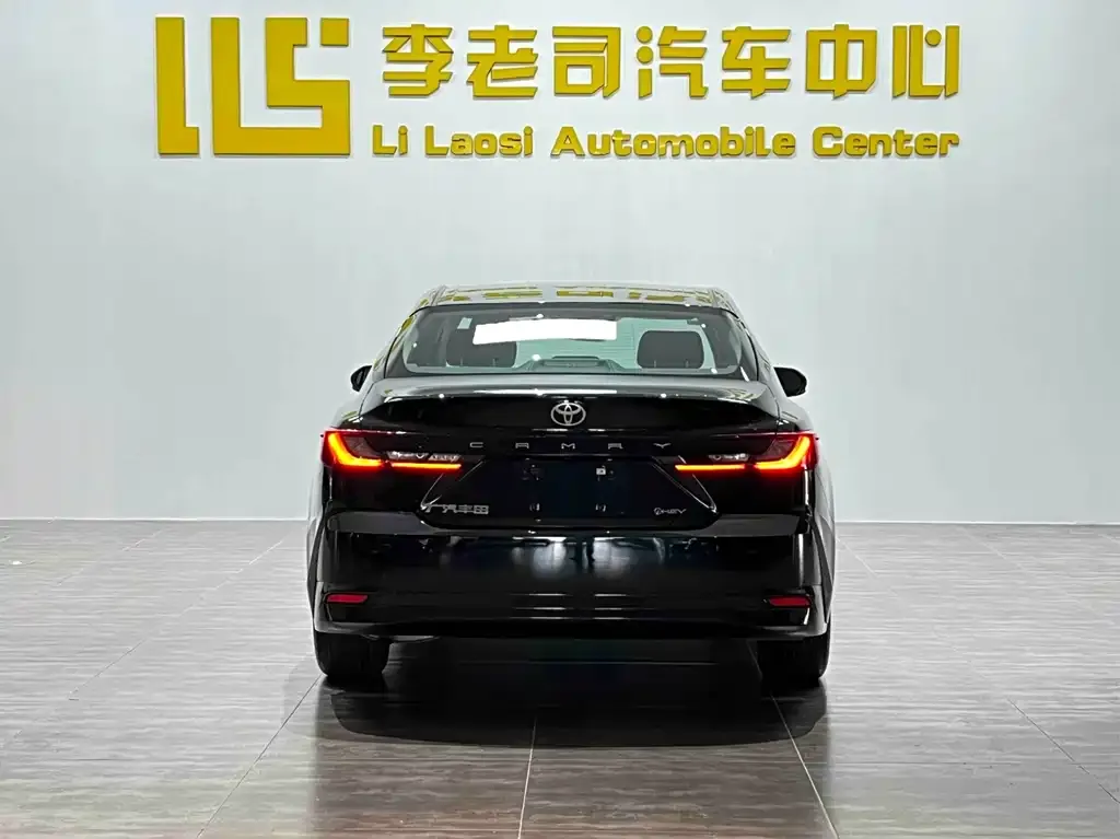 Toyota Camry 2024 из CN, фото 2