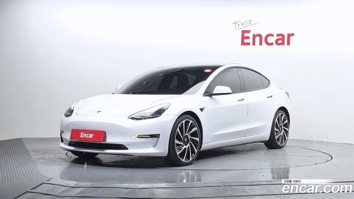 Tesla Model 3 — фото 1
