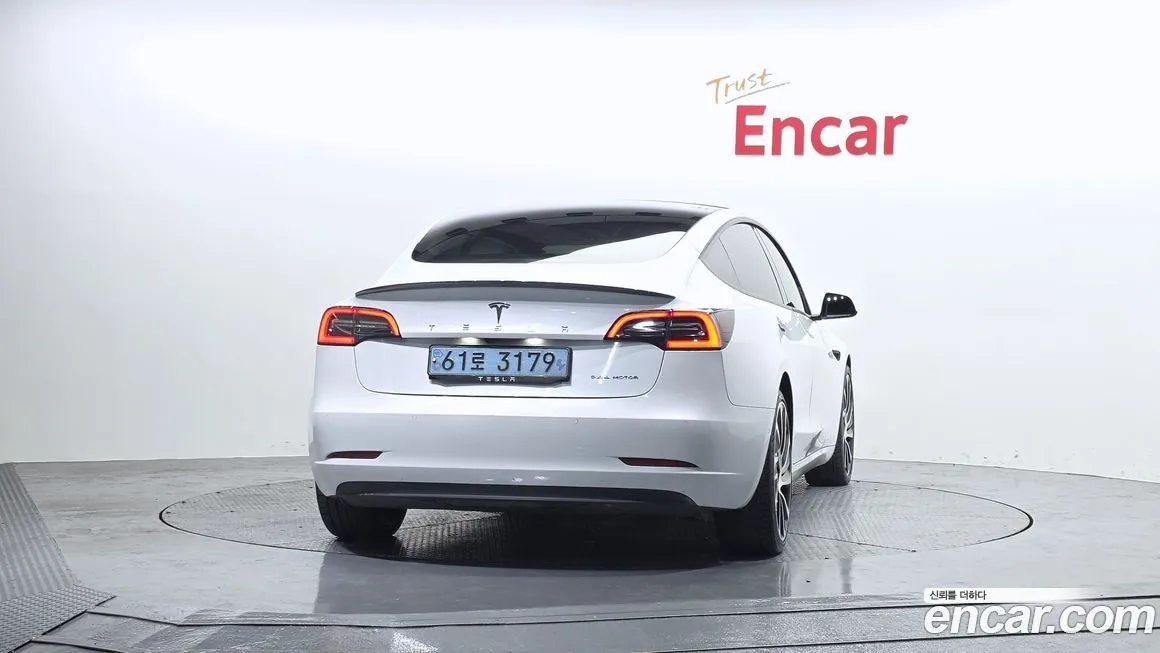 Tesla Model 3 — фото 9