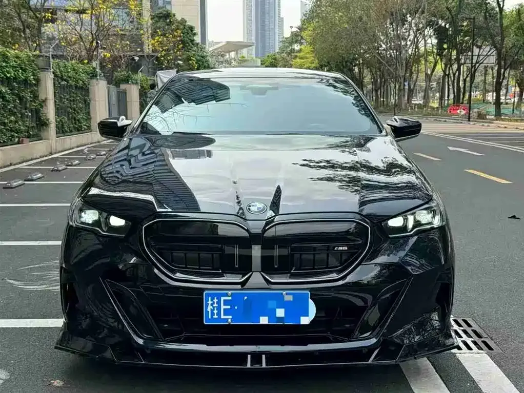 BMW 5 Series — фото 1