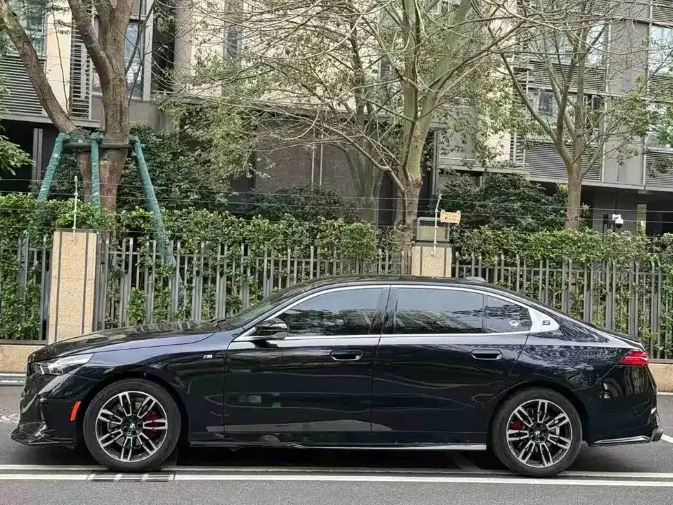 BMW 5 Series — фото 10
