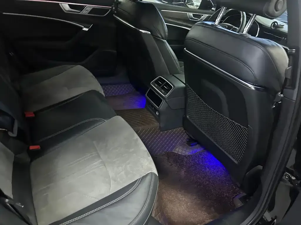 Audi A6L 2023 из CN, фото 6