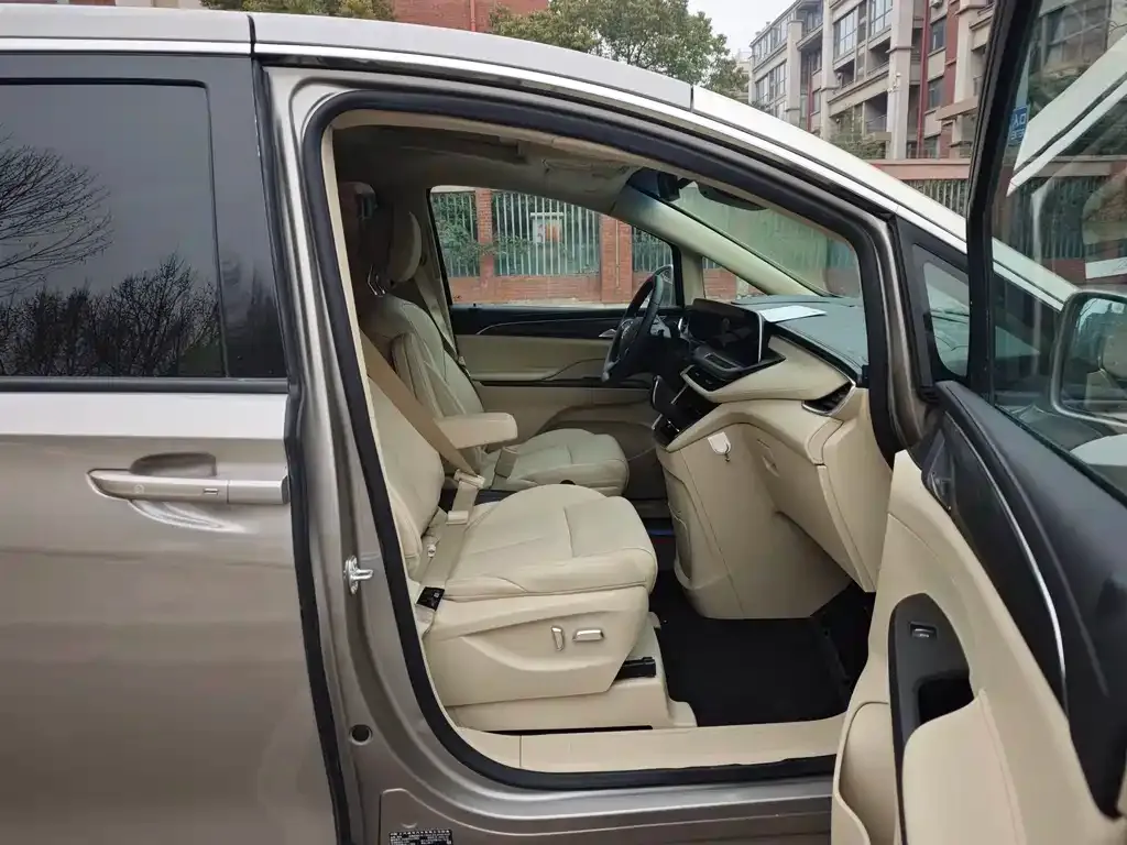 Buick GL8 2023 из CN, фото 3