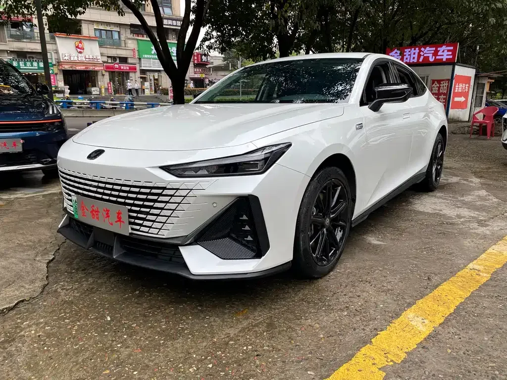 Changan UNI-V iDD — фото 1