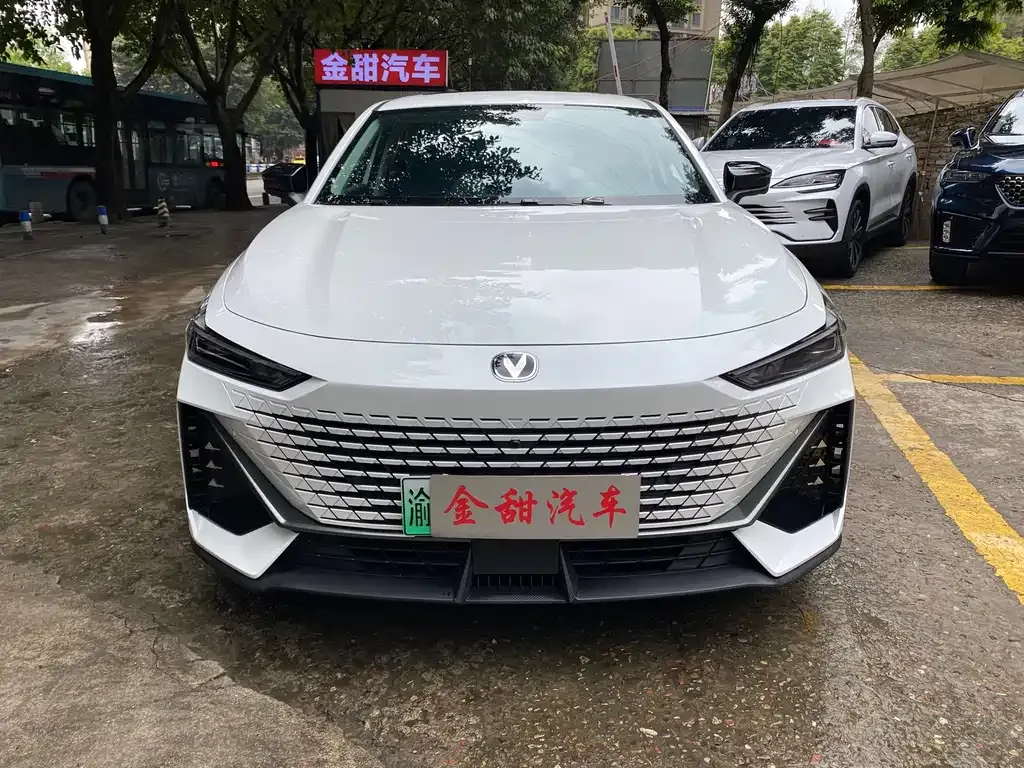 Changan UNI-V iDD — фото 10