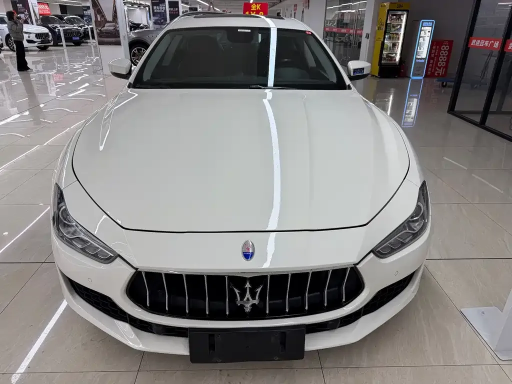 Maserati Ghibli — фото 1