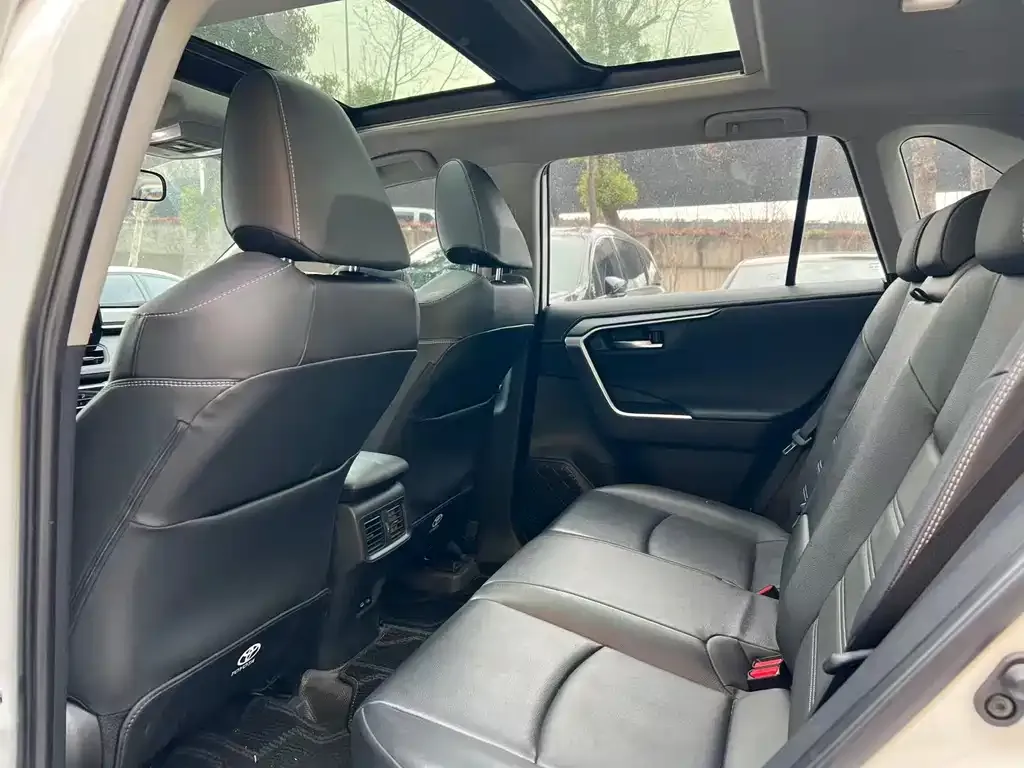 Toyota RAV4 2024 из CN, фото 9