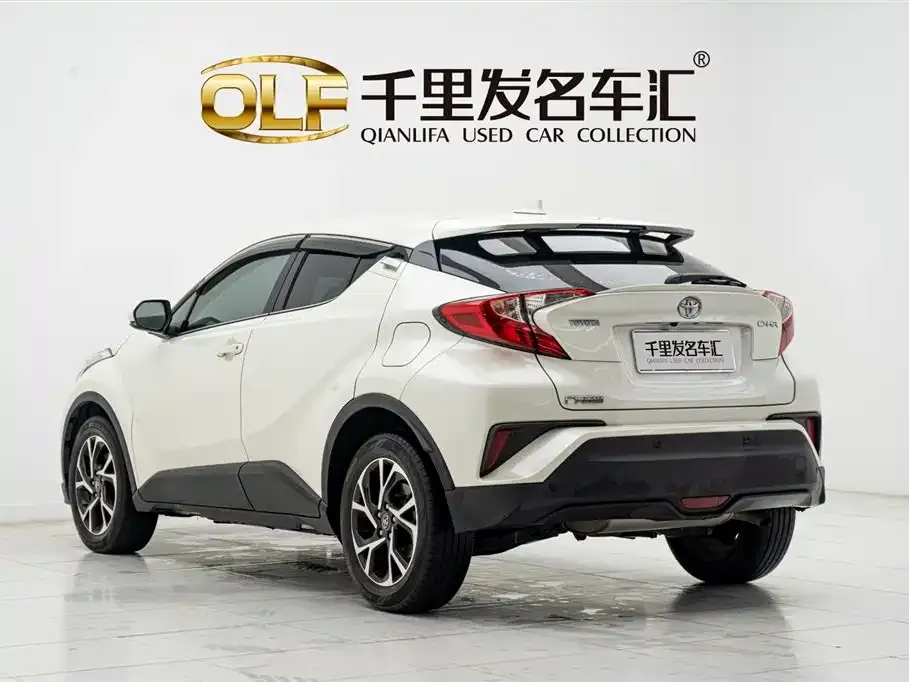 Toyota C-HR — фото 10