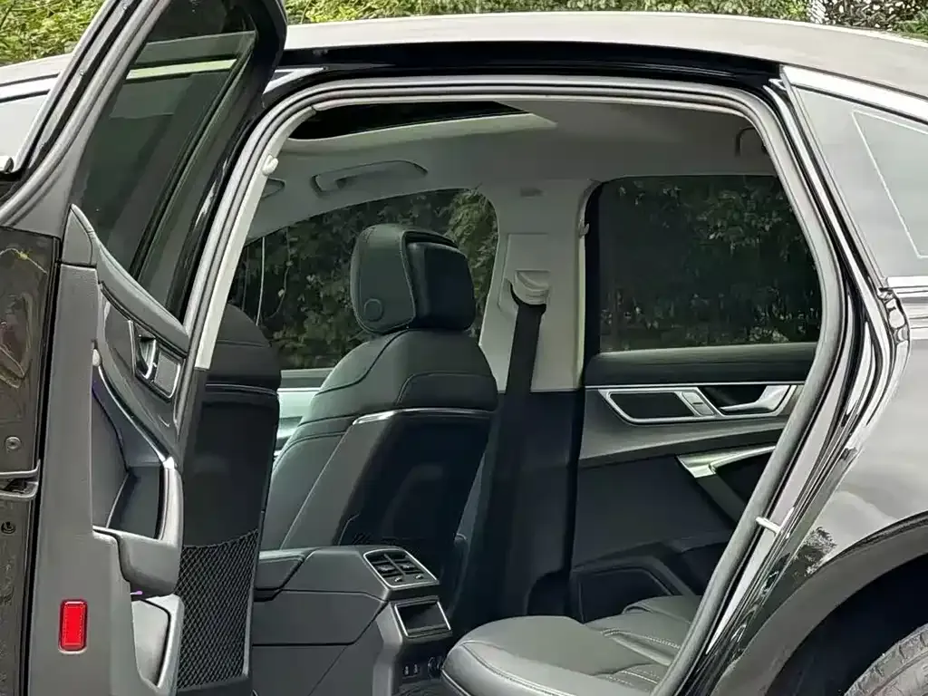 Audi A6L 2022 из CN, фото 2