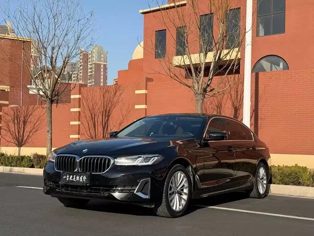 BMW 5 Series — фото 1