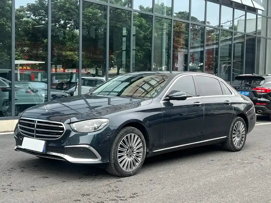 Mercedes-Benz E-Class — фото 1