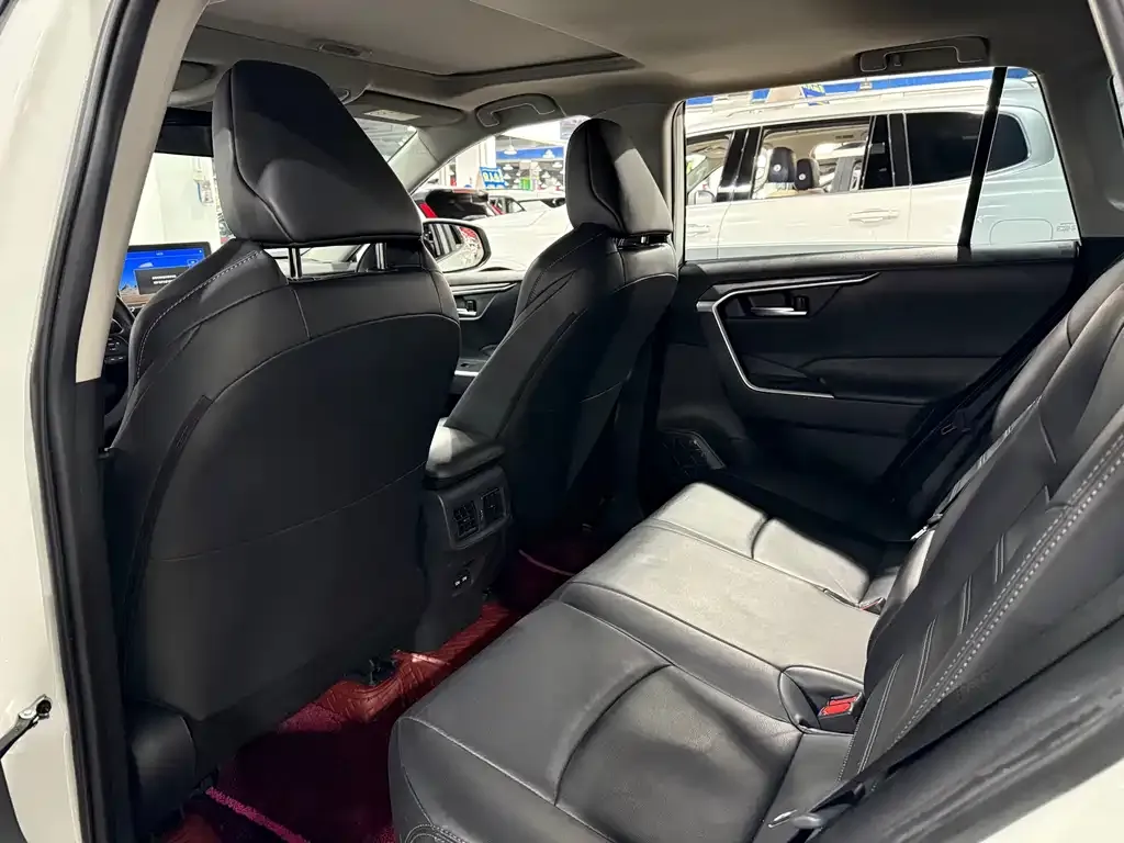 Toyota Wildlander 2021 из CN, фото 5