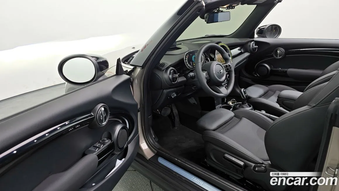 Mini Cooper Convertible 2024 из KR, фото 4