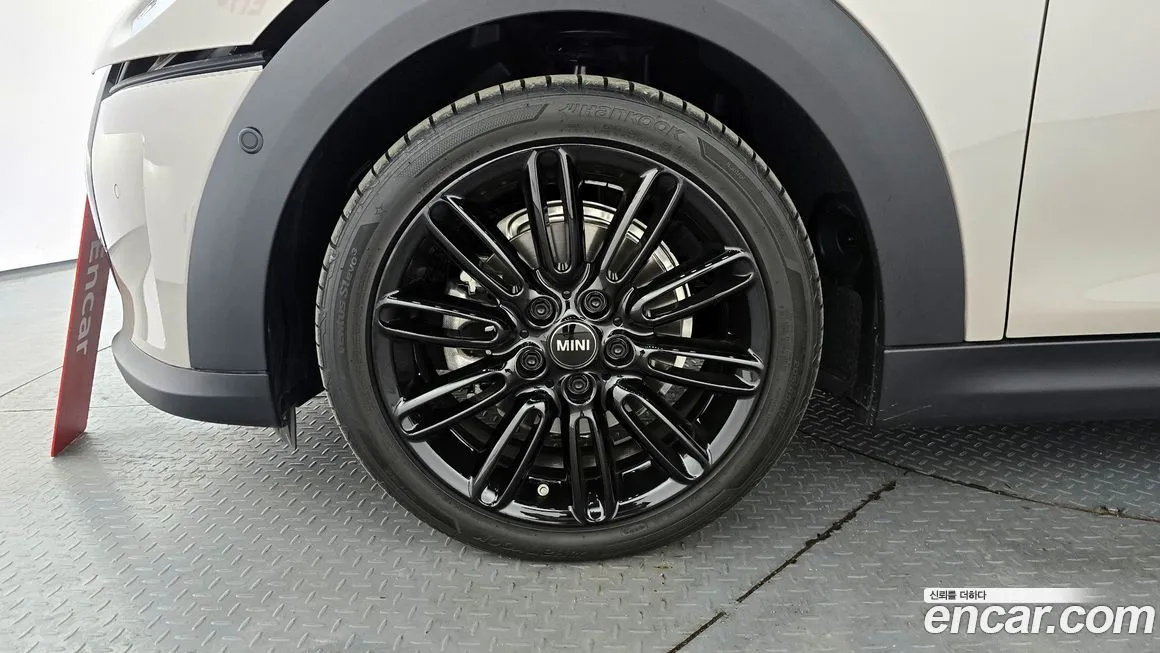 Mini Cooper Convertible 2024 из KR, фото 6