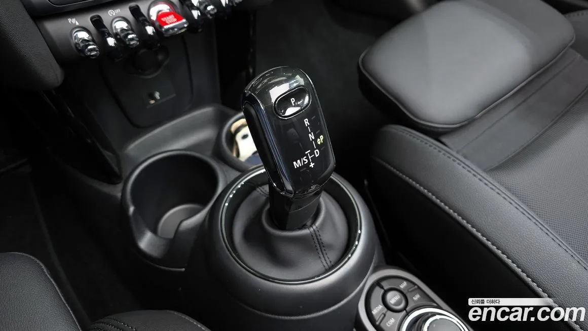 Mini Cooper Convertible 2024 из KR, фото 10