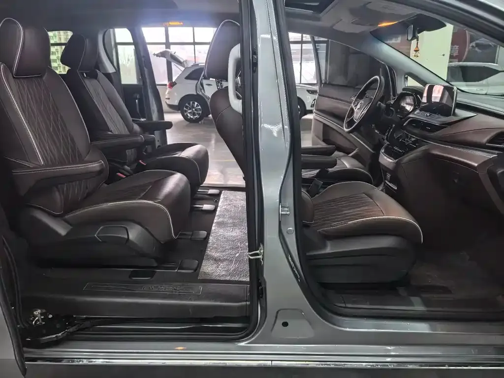 Buick GL8 2023 из CN, фото 8