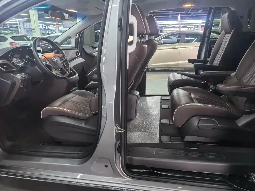 Buick GL8 2023 из CN, фото 3
