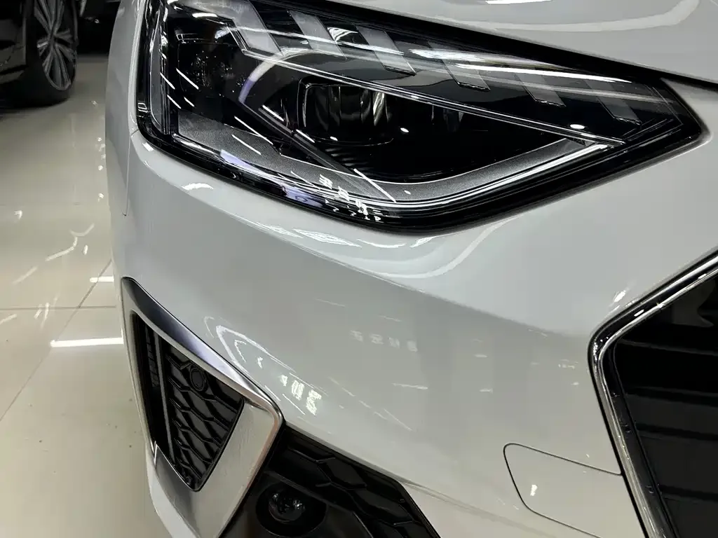 Audi A4L 2023 из CN, фото 10