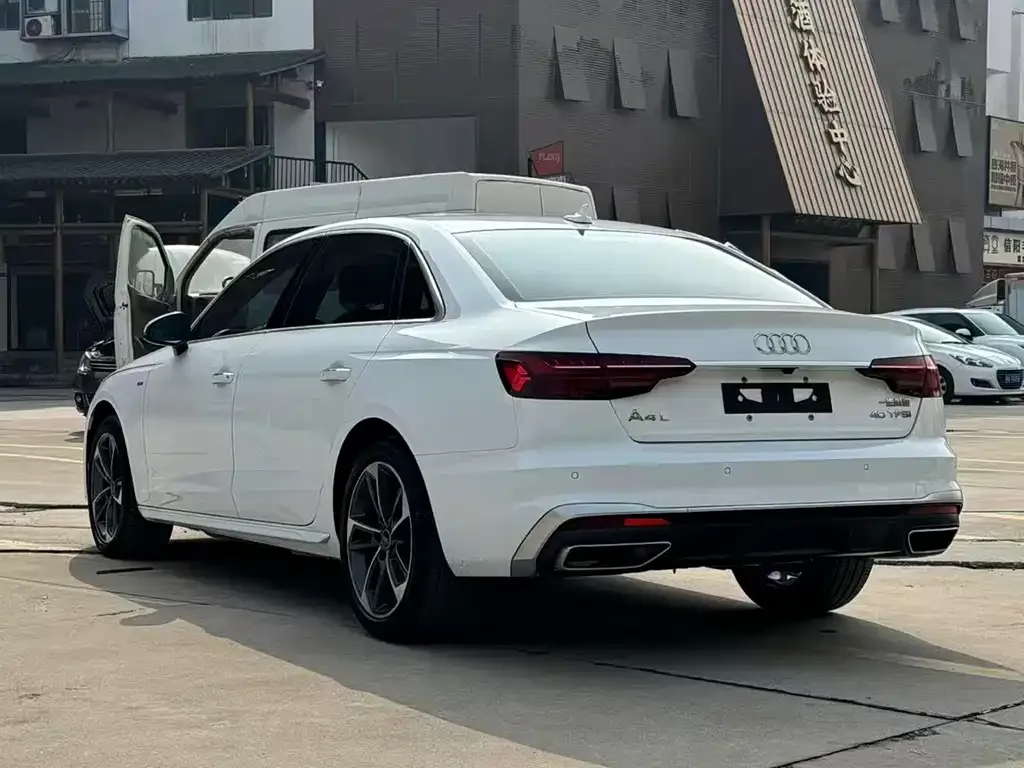 Audi A4L 2023 из CN, фото 6