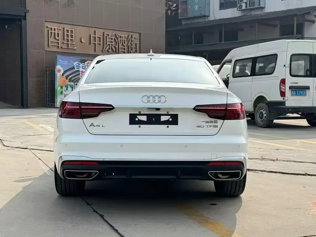 Audi A4L 2023 из CN, фото 3