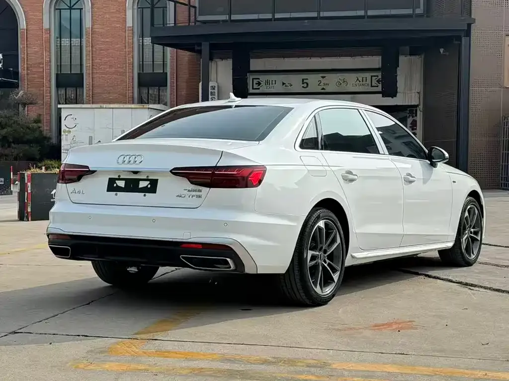 Audi A4L 2023 из CN, фото 8