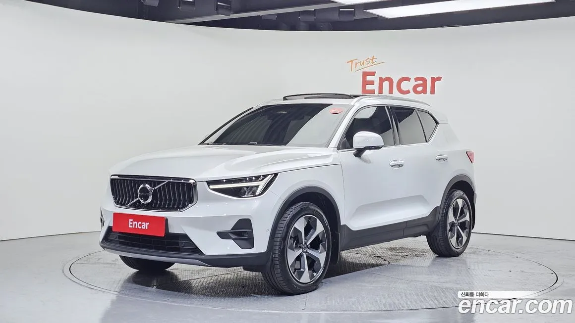 Volvo XC40 — фото 1