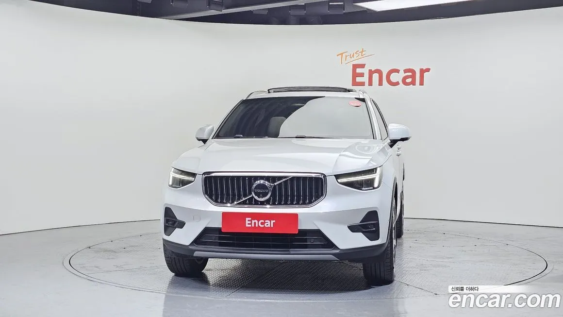 Volvo XC40 — фото 4