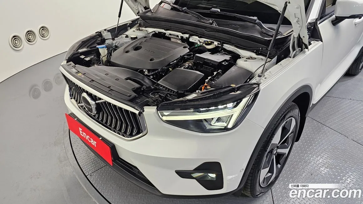 Volvo XC40 — фото 8