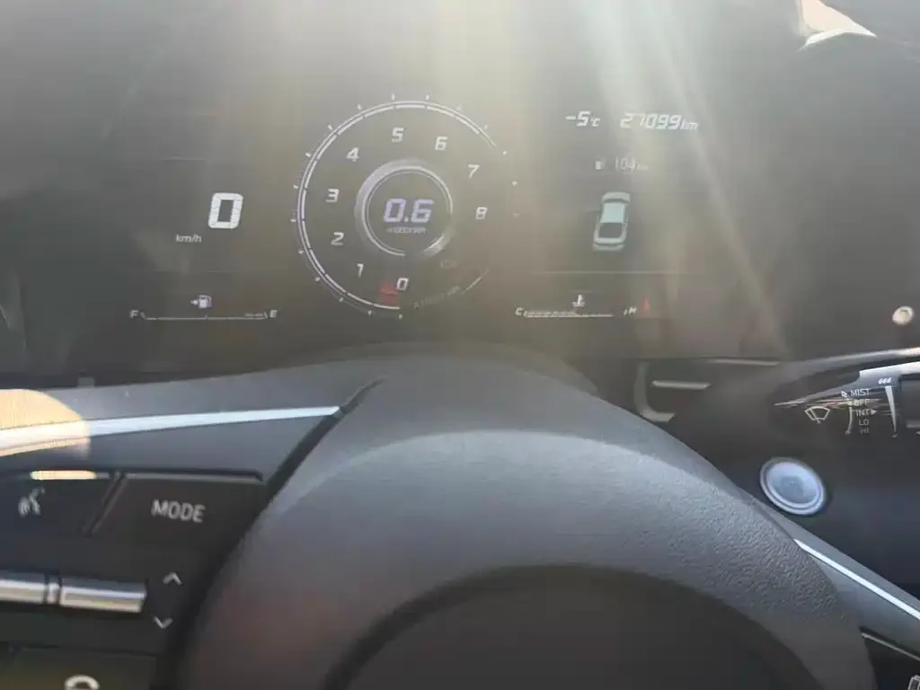 Hyundai Elantra 2023 из CN, фото 4