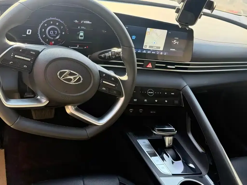 Hyundai Elantra 2023 из CN, фото 8